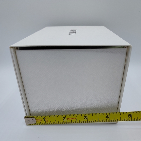 PRADA White Textured Rigid Gift Box • Magnetic Closure • 7.5x4.75x4.5 UNUSED - Picture 6 of 7